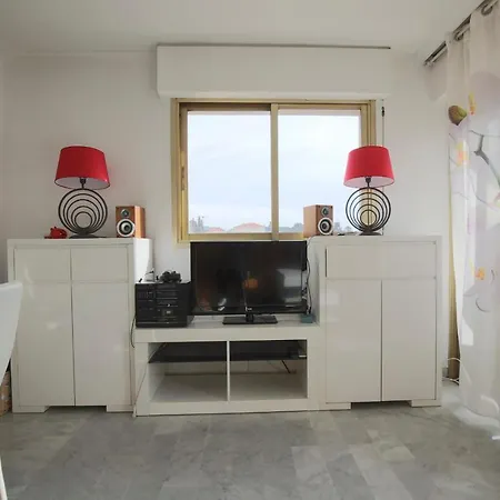 Apartment Charming Near The Sea