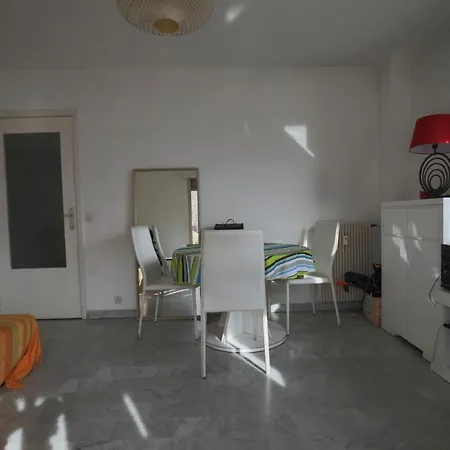 Apartment Charming Near The Sea